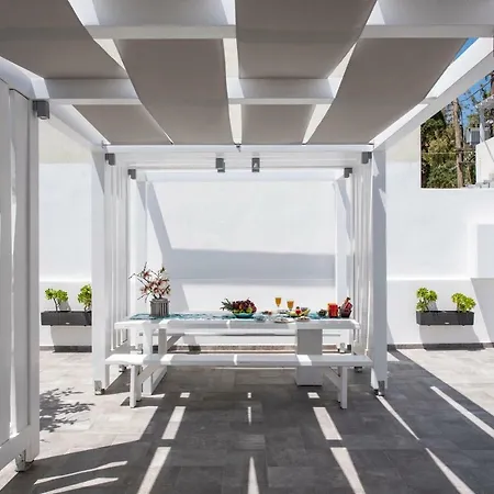 Aurum Villa Kamari (Santorini)
